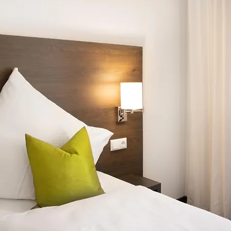 Otel Mo By Wmm 2*